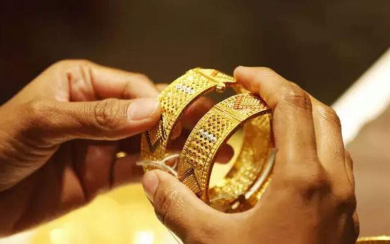 Gold Benefits: মহিলাদের সৌন্দর্য বৃদ্ধির পাশাপাশি রোগ প্রতিরোধও করে সোনা! জানতেন?