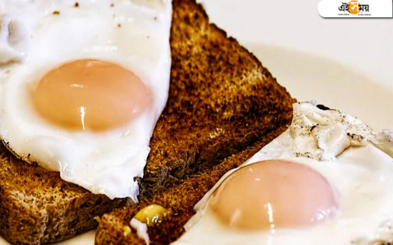 Poached Egg In Microwave: তাড়াহুড়োতে ডিম পোচ তৈরি করতে বিপত্তি? রইল সহজ টিপস