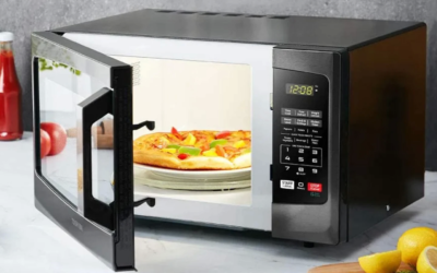 Microwave Oven: সময়ের অভাবে মাইক্রোওভেন-এ খাবার গরম করে খান? বিপদ ডেকে আনছেন