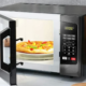 Microwave Oven: সময়ের অভাবে মাইক্রোওভেন-এ খাবার গরম করে খান? বিপদ ডেকে আনছেন