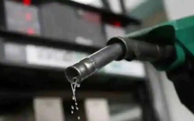 Petrol price: মহার্ঘ্য জ্বালানি, নাভিশ্বাস শহরবাসির